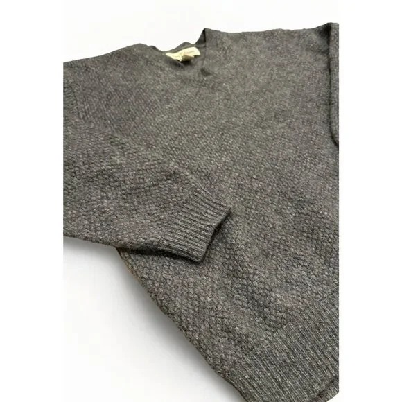 Tommy Bahama Long Sleeve V Neck Cashmere Sweater Men's Size Large Grey Knit - Picture 3 of 9